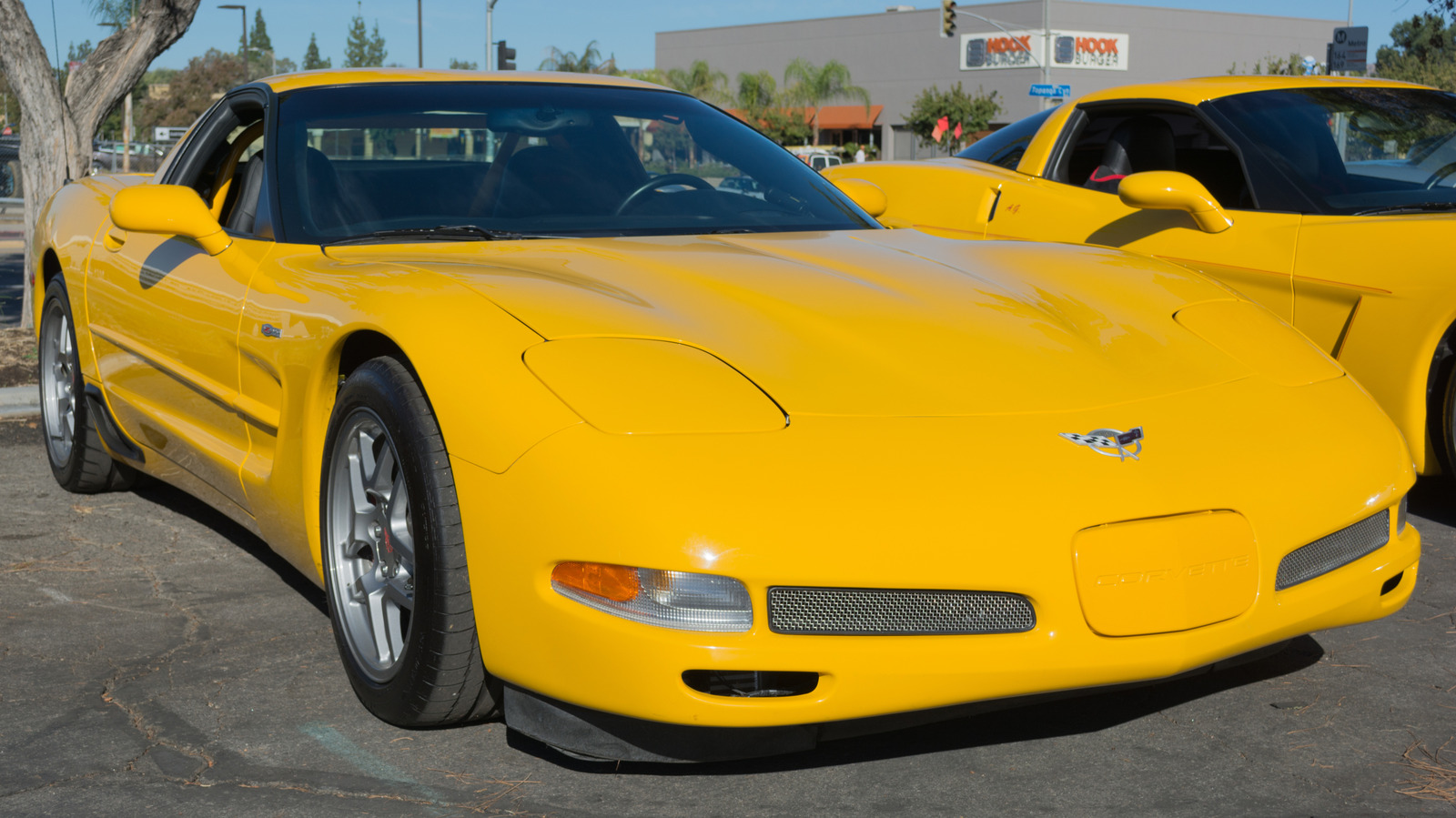 C5 Corvette Z06은 30,000달러 미만으로 구입할 수 있는 405 HP의 괴물입니다.