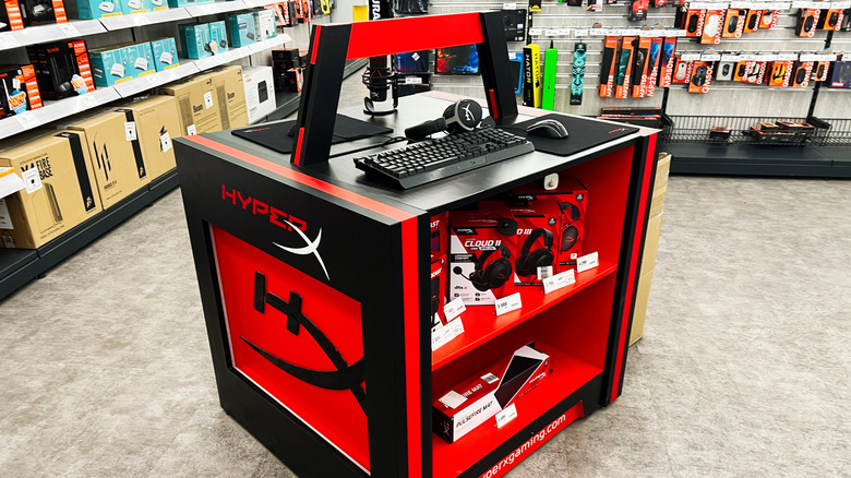 매장에 전시된 HyperX 액세서리