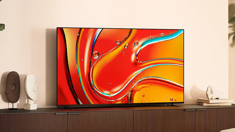 콘솔에 놓인 Sony Bravia 7 TV
