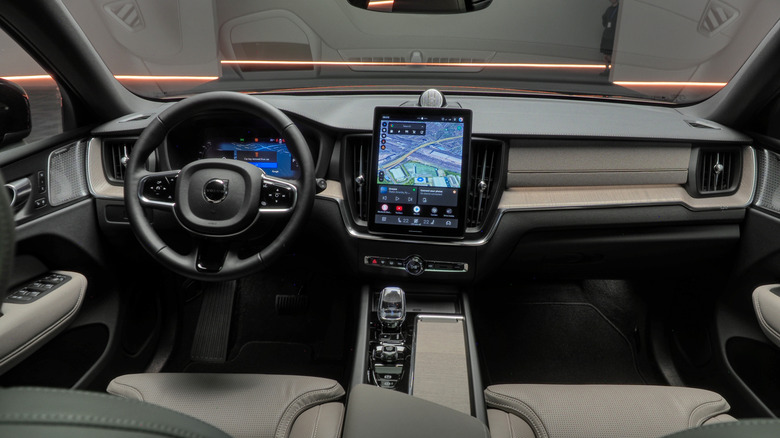 2028 볼보 XC60 T8 AWD 장거리 플러그인 하이브리드 대시보드