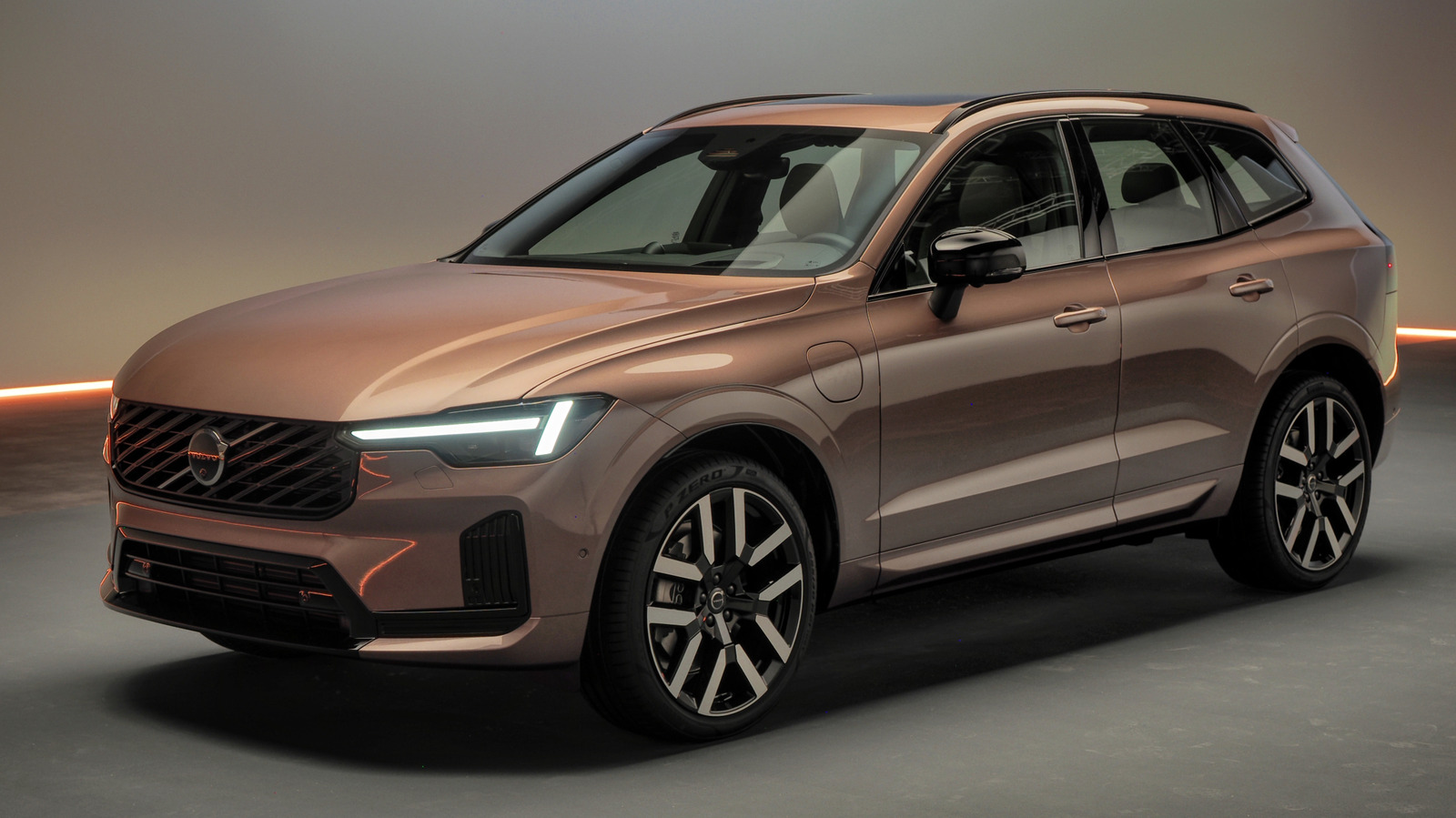 2028 볼보 XC60, 플러그인 하이브리드의 가장 큰 문제 해결