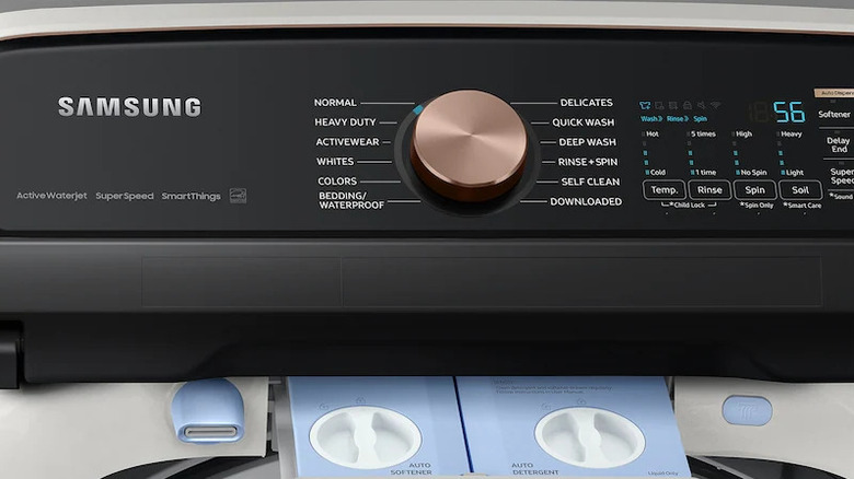 Samsung 5.5 cu의 제어판 클로즈업. ft. 상단 부하 세탁기