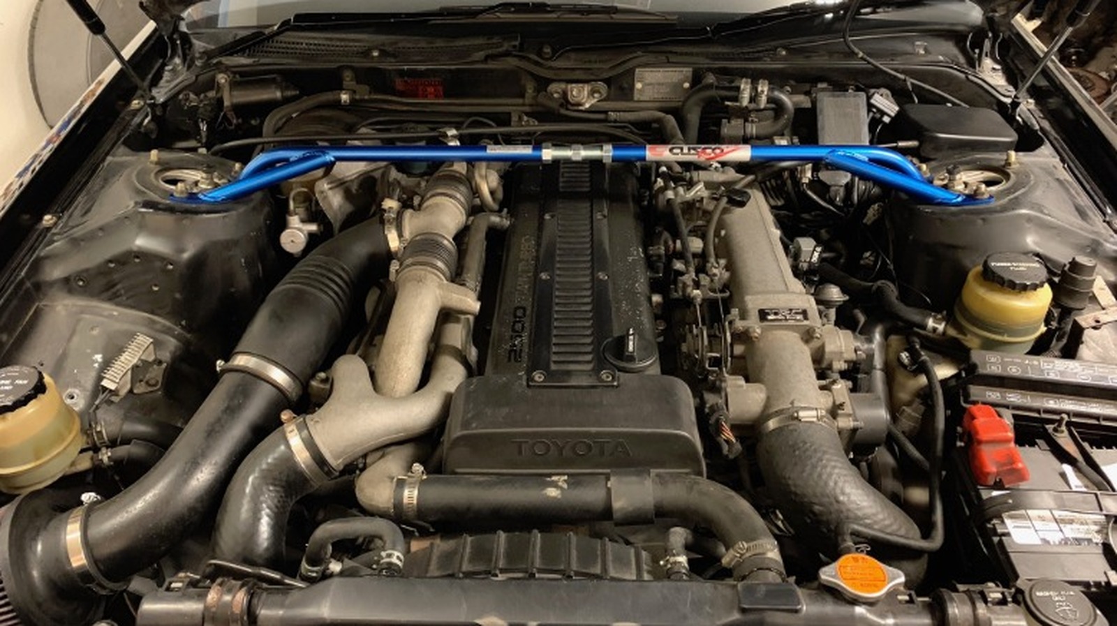 이 클래식 JDM 세단은 1990년에 현대의 Ford Maverick보다 더 많은 HP를 기록했습니다.
