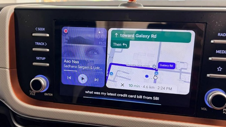 왼쪽에 미디어 컨트롤이 있는 Android Auto