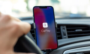 Apple CarPlay가 iPhone 배터리를 소모하는 이유