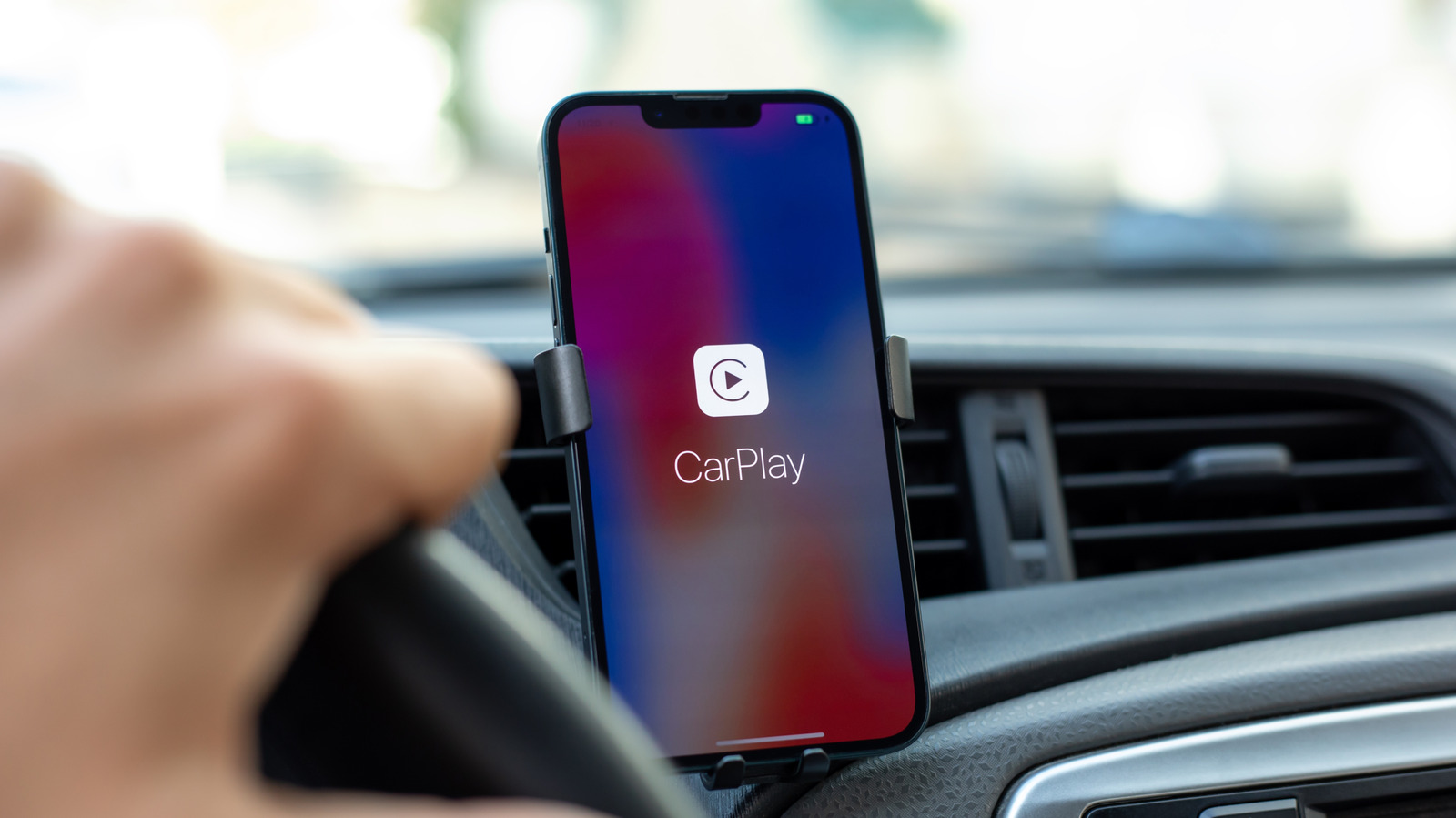 Apple CarPlay가 iPhone 배터리를 소모하는 이유