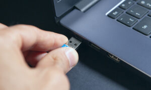 구입할 수 있는 가장 얇은 USB 플래시 드라이브 5개
