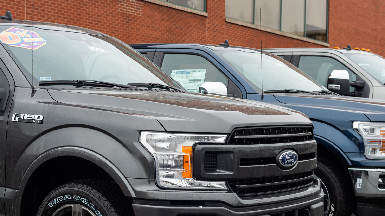 Ford F-150에는 왜 여전히 긴 안테나가 있습니까?