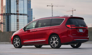 크라이슬러 퍼시피카(Chrysler Pacifica)보다 더 나은 평가를 받은 패밀리 미니밴 4대