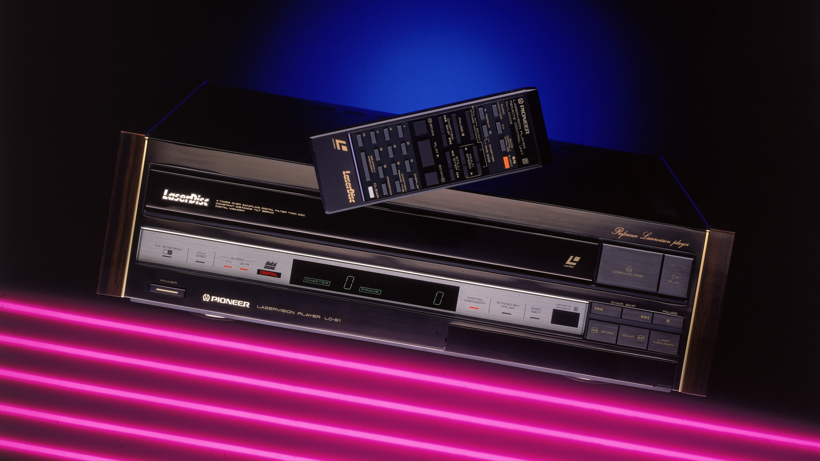 LaserDisc는 언제 중단되었으며 더 이상 플레이어를 만드는 사람이 있습니까?