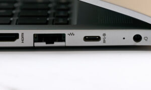 USB 포트 옆에 ‘D’ 기호가 있는 경우의 의미