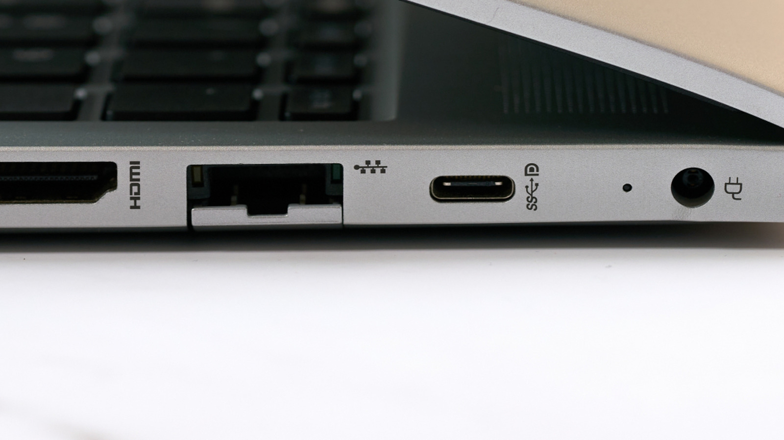 USB 포트 옆에 'D' 기호가 있는 경우의 의미