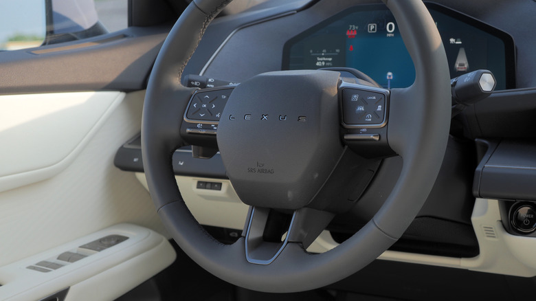 2026 Lexus ES 350h 스티어링 휠 디테일