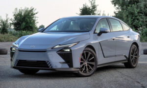 새로운 Lexus ES 하이브리드가 내가 일년 내내 운전한 차 중 가장 놀라운 차였던 이유