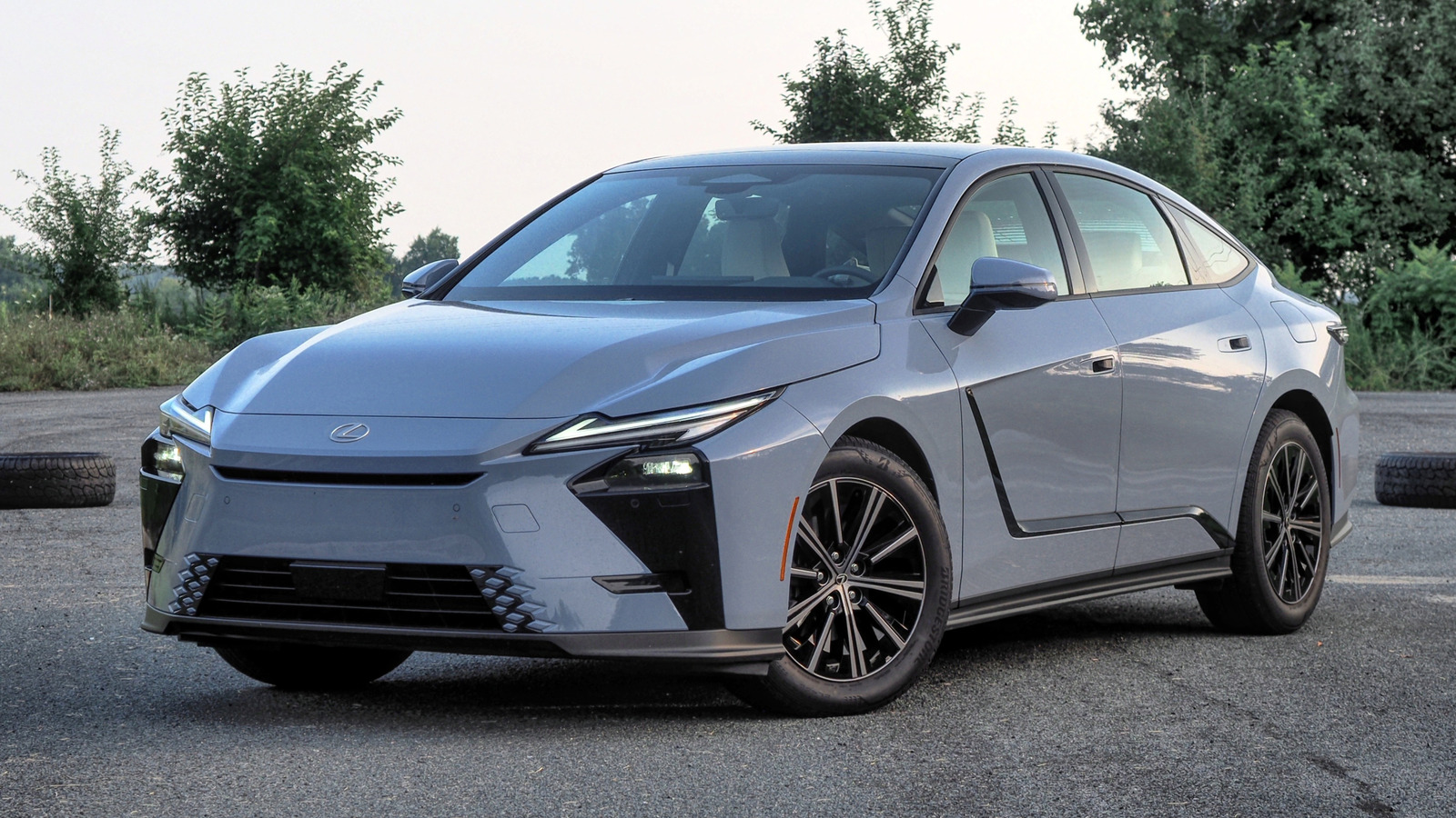 새로운 Lexus ES 하이브리드가 내가 일년 내내 운전한 차 중 가장 놀라운 차였던 이유
