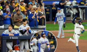 프레디 프리먼(Freddie Freeman)이 다저스의 NLCS 1차전에서 브루어스에게 패한 사실을 실감하게 됩니다.