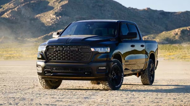 사막 환경의 2026 Ram 1500 픽업트럭