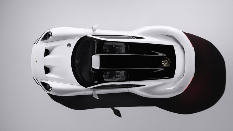위에서 본 202X Porsche Mission S 컨셉트(왼쪽)