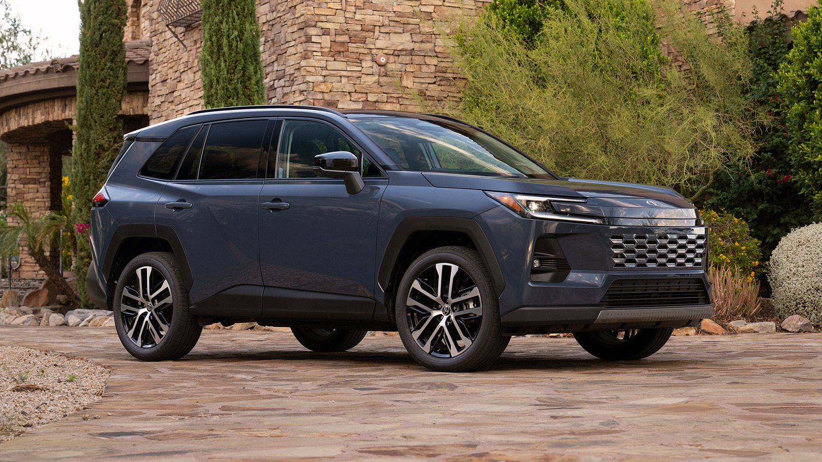 Toyota RAV4와 가장 가까운 스바루 SUV는 무엇입니까?