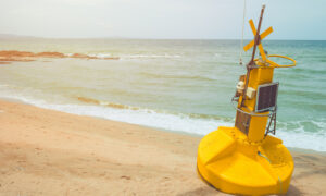 일부 부표에는 왜 태양광 패널이 있습니까?