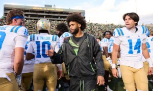 단테 무어는 이번 시즌 오레곤에서 돌아올 것으로 예상되지 않아 NFL 드래프트 상태가 불확실해졌습니다.