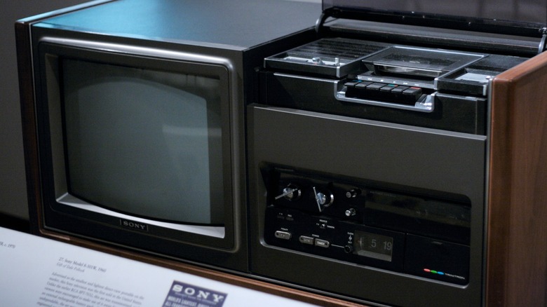 Sony LV-1901 Betamax 플레이어 및 TV 빗0
